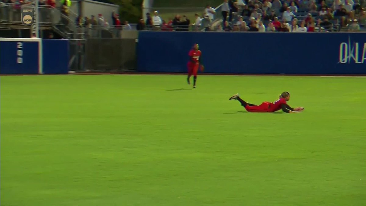 🗣️ A DIVING DAVIS #WCWS x 🎥 ESPN2 / Texas Tech Softball
