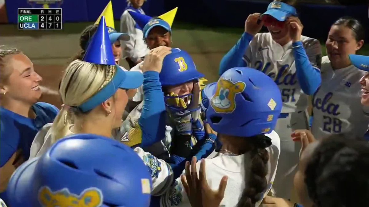 JESSICA CLEMENTS WALKS. IT. OFF. 😤 #WCWS x 🎥 ESPN2 / UCLA Softball