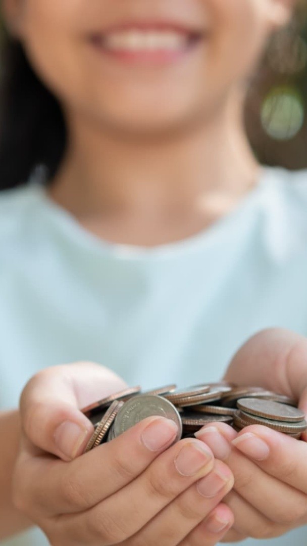 Voilà une idée neuve pour sauver le système de #retraites 💡🇩🇪 L'Allemagne tente une approche révolutionnaire pour la retraite de ses citoyens : l'État va verser 10 euros par mois à chaque enfant, de ses 6 à 18 ans, pour lui constituer un pécule intouchable. 💬 Emmanuel Lechypre