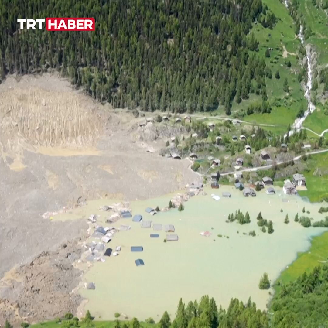 İsviçre Alpleri'nden kopan buzulun neden olduğu heyelanda yok olan köy görüntülendi.