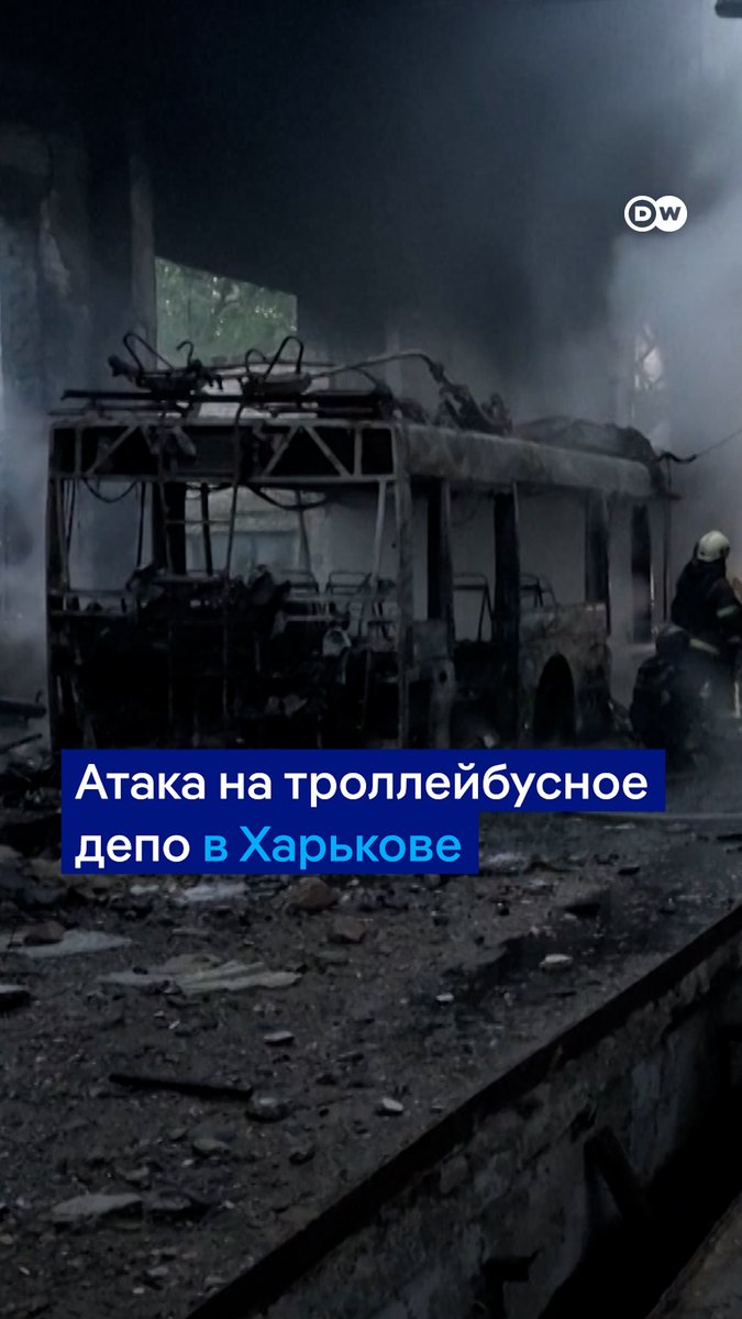 "Уничтожают просто все подряд. Разве можно так? Мы же живые люди!". Российские дроны атаковали троллейбусное депо в Харькове. Вот что говорят водители