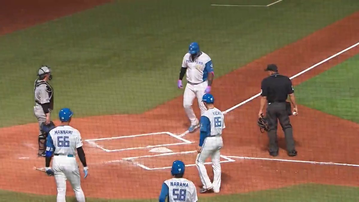 リーグ一番乗りの10号🔥 北海道日本ハム #レイエス 選手の2ランホームラン🌈 #lovefighters 👇ライブ配信はこちら