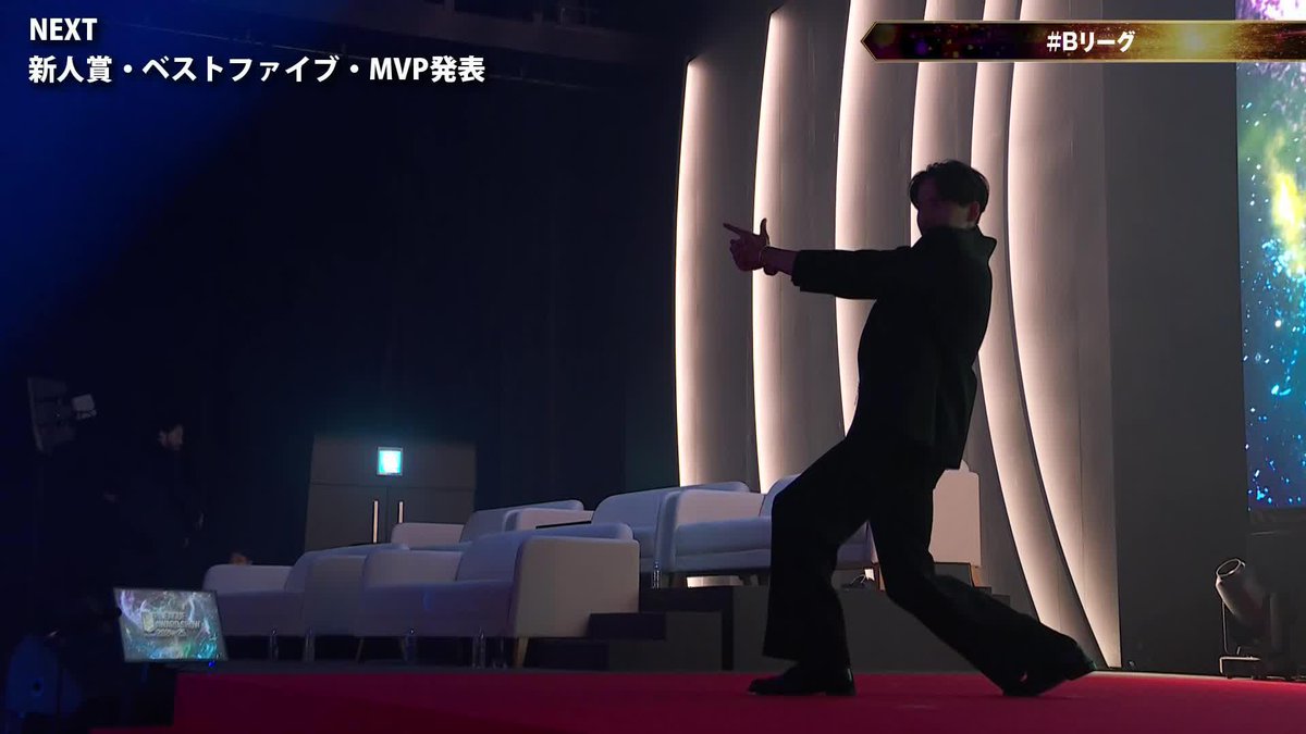さすがエンターテイナー🕺 休憩中もファンの皆さんを楽しませる篠山竜青👏 篠山竜青 川崎ブレイブサンダース⚡️川崎からバスケの未来を⚡️ 📡公式YouTubeにて生配信中 #Bリーグ #りそなグループ #Bリーグアワード