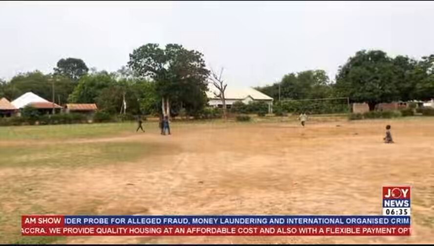 While in Tumu last weekend, two boys approached me enthusiastically shouting “Oh Chale!” After spending a few minutes chatting with them, I just knew I HAD TO get their remarkable story out. Trust me, you will enjoy this.