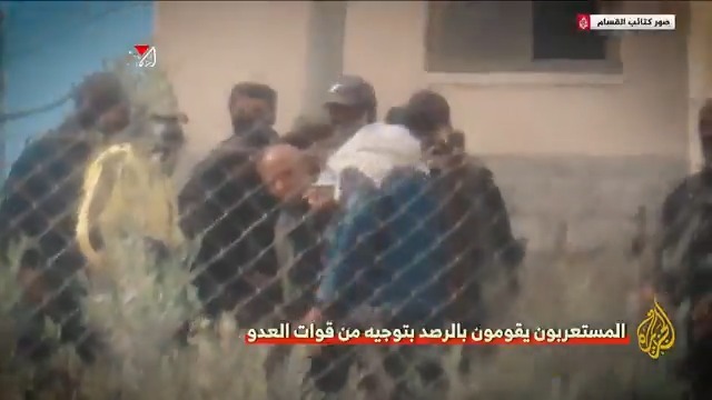 مشاهد حصلت عليها #الجزيرة تظهر استهداف عناصر كتائب القسام لمجموعة من المستعربين تابعة لجيش الاحتلال شرق #رفح، بتفجير منزل مفخخ ما أدى إلى وقوع قتلى ومصابين في صفوف قوة المستعربين #حرب_غزة #الأخبار