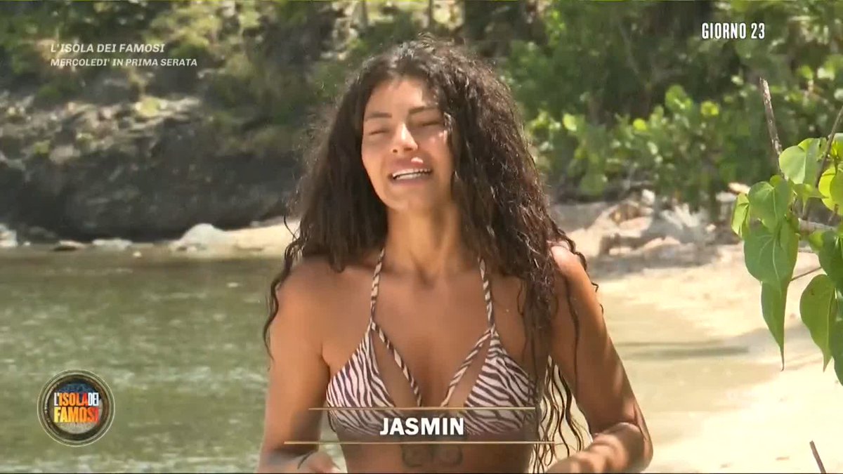 "Teresanna e Chiara stanno facendo un'avventura di coppia, se litighi con una litighi anche con l'altra" Jasmin pensa che Chiara e Teresanna siano poco inclusive nei confronti dei nuovi arrivati. #Isola