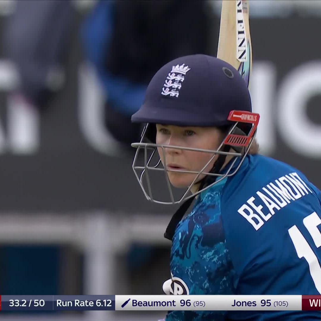 Tammy Beaumont has her century! 🤩 Some batting.