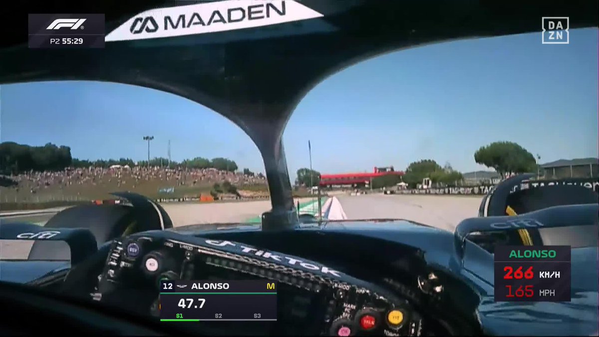 Esto es… ¡BRUTAL! 🐐 Literalmente, como si fuéramos el mismísimo Fernando Alonso 🥹 Esta cámara en el casco de Fernando para poder ver cómo pilota es… 🫠 🔗 #EspañaDAZNF1 🇪🇸