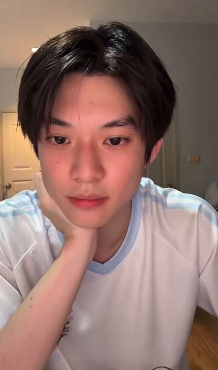( someone asks do you know how to cook ) Aston : guys, i am the son of p'dunk, of course i know how to cook 😭 #Aston_lv #AstonRatiphat #dunknatachai