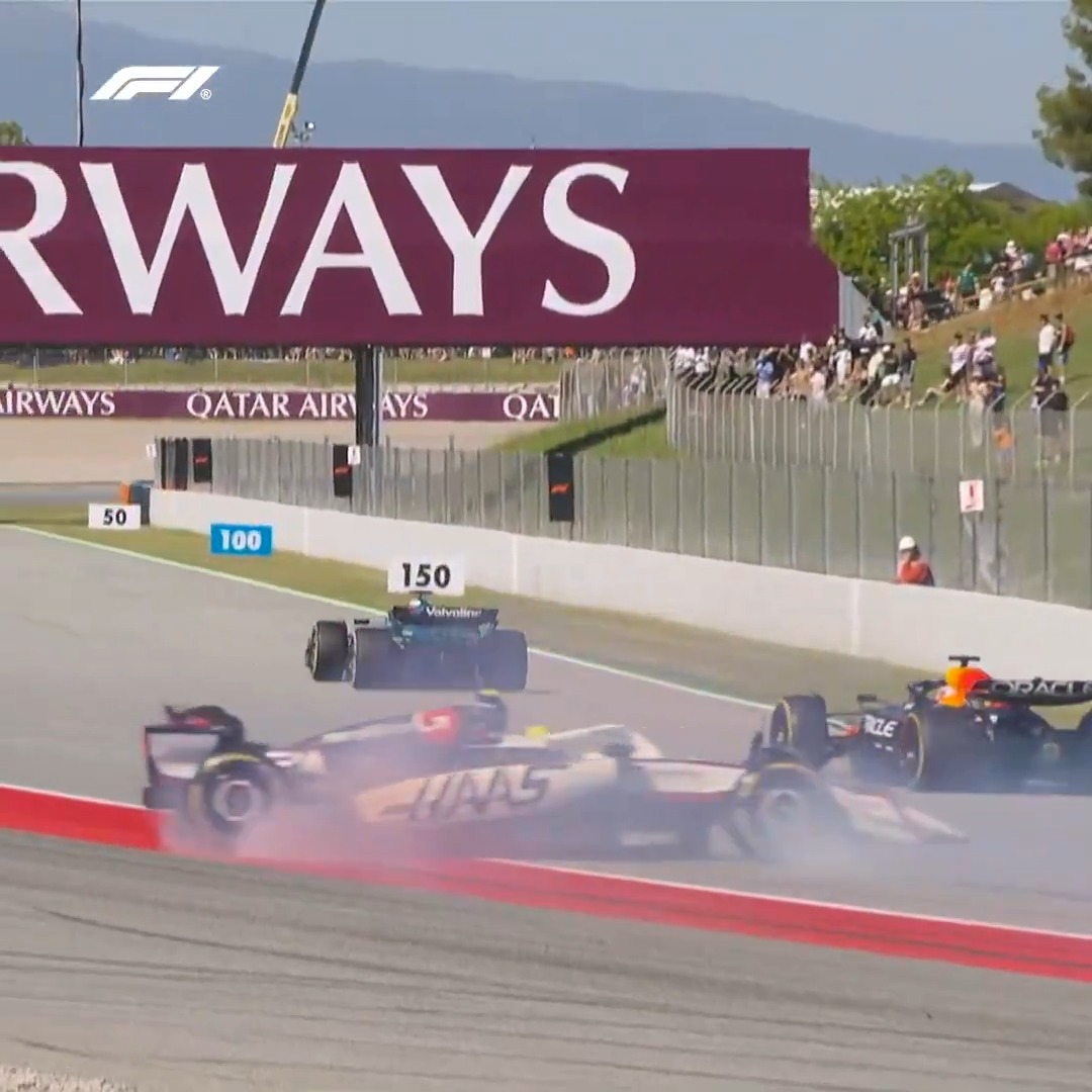 Ollie goes for a high-speed spin! 🔄 The Haas driver impressively kept it out of the barriers with this moment in FP2 😮‍💨 #F1 #SpanishGP