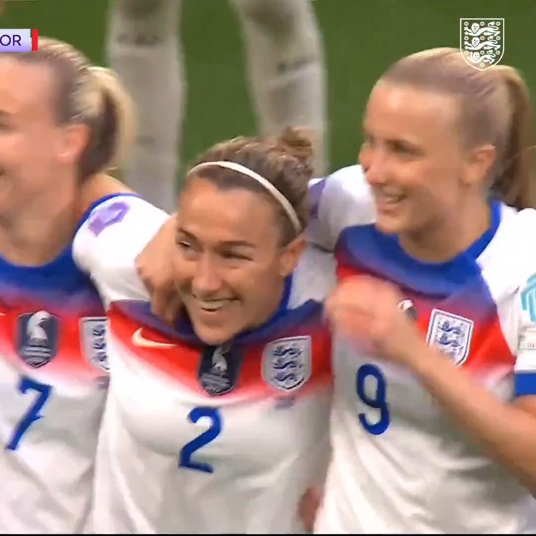 The work from Lauren Hemp 👏 Lucy Bronze MBE there to put it away 🫡