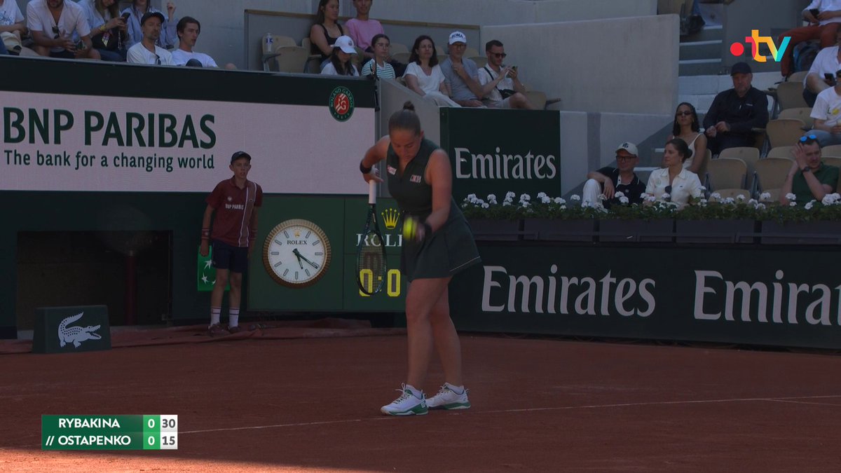 📊 Le plus grand nombre de victoires après 40 matchs disputés à Roland-Garros 🇫🇷 (ère Open) : 🇪🇸 Rafael Nadal : 39 victoires 🇵🇱 Iga Swiatek : 38 victoires 🆕 🇺🇸 Chris Evert : 38 victoires 🇸🇪 Bjorn Borg : 38 victoires 🏳️🇺🇸 Monica Seles : 37 victoires