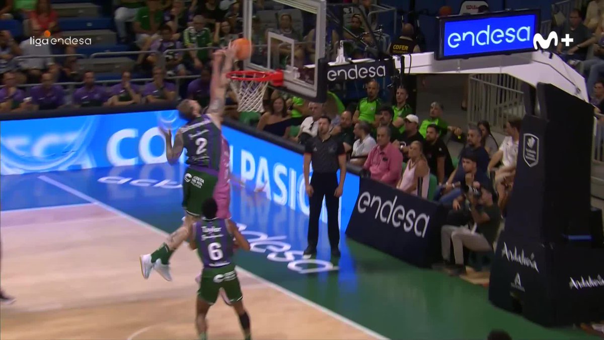 😱 ¡QUÉ BESTIALIDAD! ¡QUÉ BARBARIDAD! ¡QUÉ BRUTALIDAD! ¡QUÉ SALVAJADA DE OLEK BALCEROWSKI PARA PROTEGER EL ARO DEL CARPENA! 😤⛔️ 📺 Movistar Plus+ #LigaEndesa | #ConectaConTuPasión