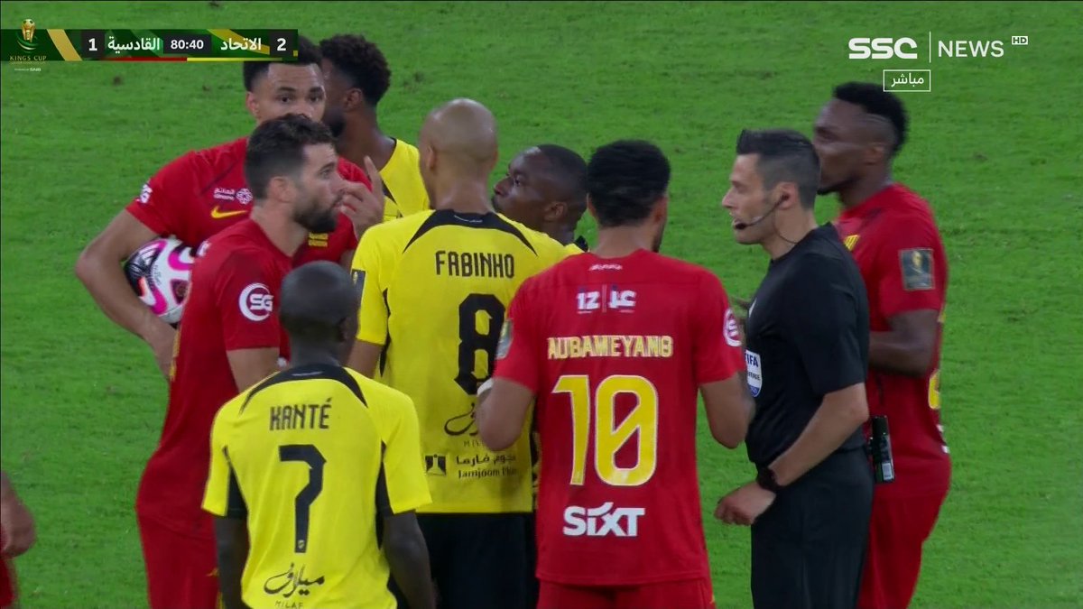 عوار هو اللي طرد ايزيكيل ماهو حكم المباراة بطاقتين صفراء كلها على عوار ، لاعب رائع جدًا في حماية الكرة بجسده