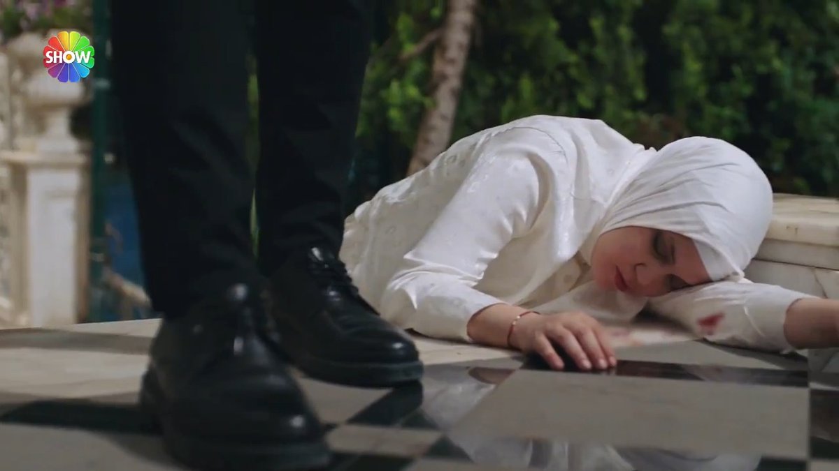 Nilay camdan düşüyor! #KızılcıkŞerbeti sezon finali bölümüyle Show TV'de.