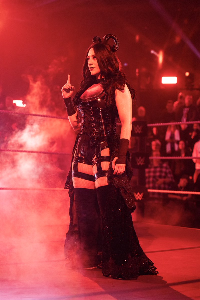 LA PRIMERA EN RAW 👏🇨🇱