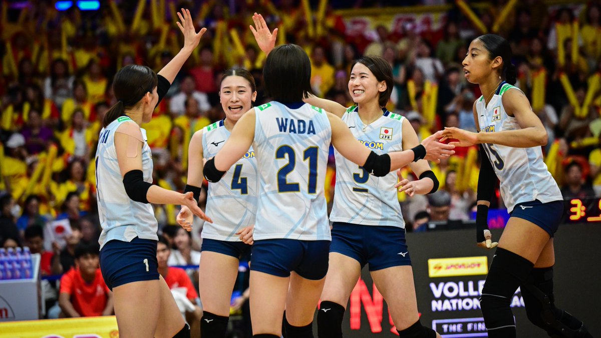 ⏳ COUNTDOWN TO #VNL2025 As we get closer to this year’s #VNL, we look back at past medalists... In 2024, Japan 🇯🇵 claimed their first-ever VNL medal — a historic silver finish! 🥈 🏐 #BePartOfTheGame #Volleyball #バレーボール