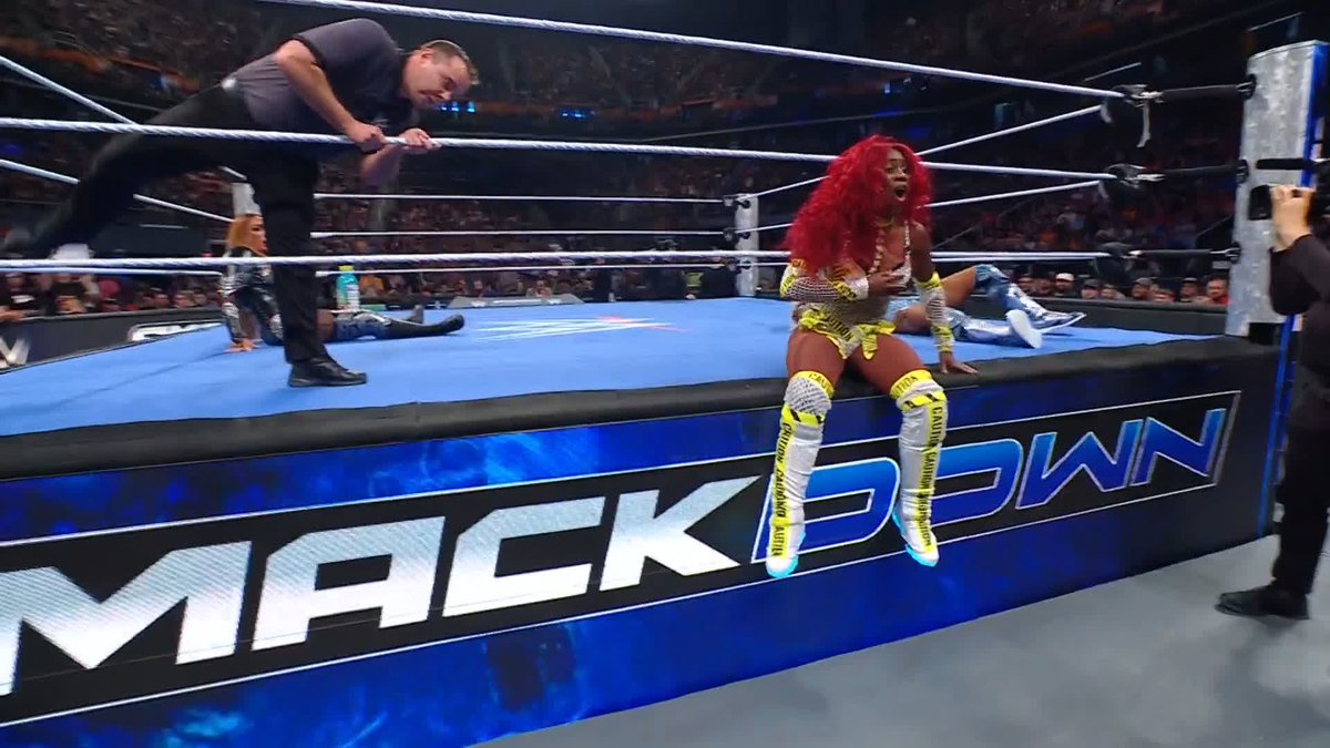 GAME OVER! Naomi just stole the win and qualified for #MITB! 🪜 #SmackDown