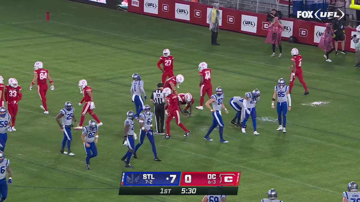 "It's like playing football in the Potomac River right now." 🌊😳 It's just a littttttle wet in D.C. 👀 📺:FOX | Verizon