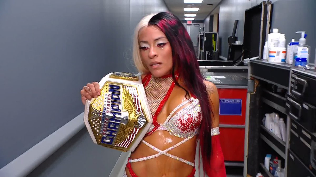 Watch out, ZV! GIULIA ＝ ジュリア has her eyes on the Women's #USTitle... 👀 #SmackDown