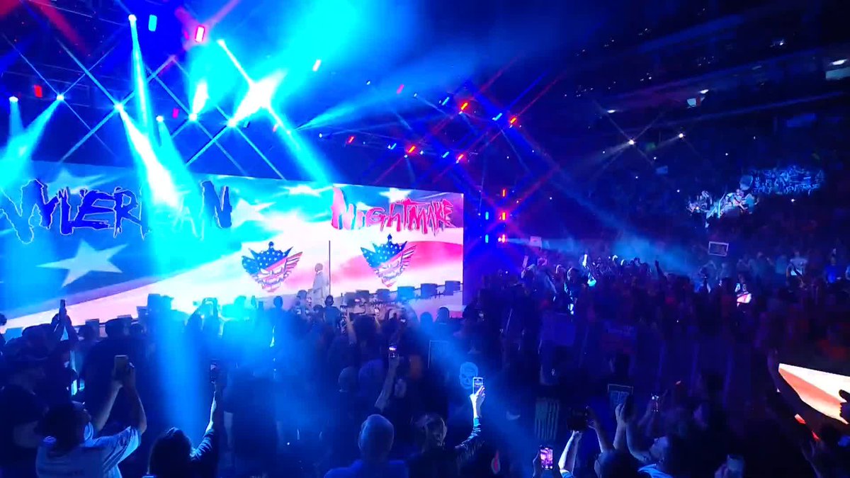 WOAHHH! 🗣️ Cody Rhodes is BACK! 🙌 #SmackDown