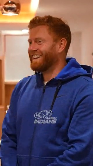 First game, first impact - that’s Jonny Bairstow for you He bags the Dressing Room Batting award for his fearless batting #MumbaiIndians #PlayLikeMumbai #TATAIPL #GTvMI