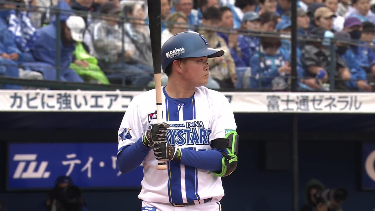 #石田裕太郎 選手のプロ初ヒットはライト前へ🎉👏👏👏 5回裏 DB 2 - 2 S #横浜奪首 #baystars
