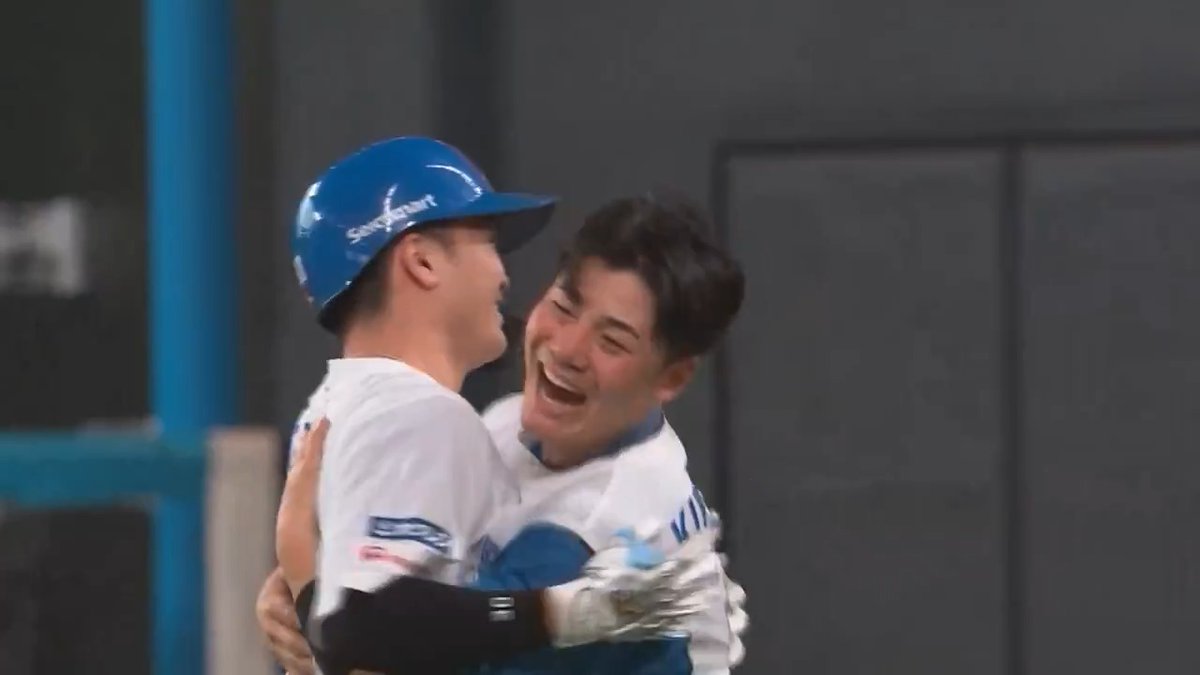 大逆転勝利👏 今季3度目のサヨナラ打💪 北海道日本ハム #郡司裕也 選手のサヨナラタイムリーヒット‼️ #lovefighters #グンティー 👇ライブ配信はこちら