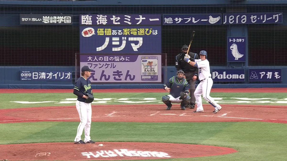続く #牧秀悟 選手は、新人から5年連続二桁本塁打となる第10号ソロホームランをバックスクリーンに叩き込む🎆 8回裏 DB 4 - 2 S #デスターシャ #横浜奪首 #baystars