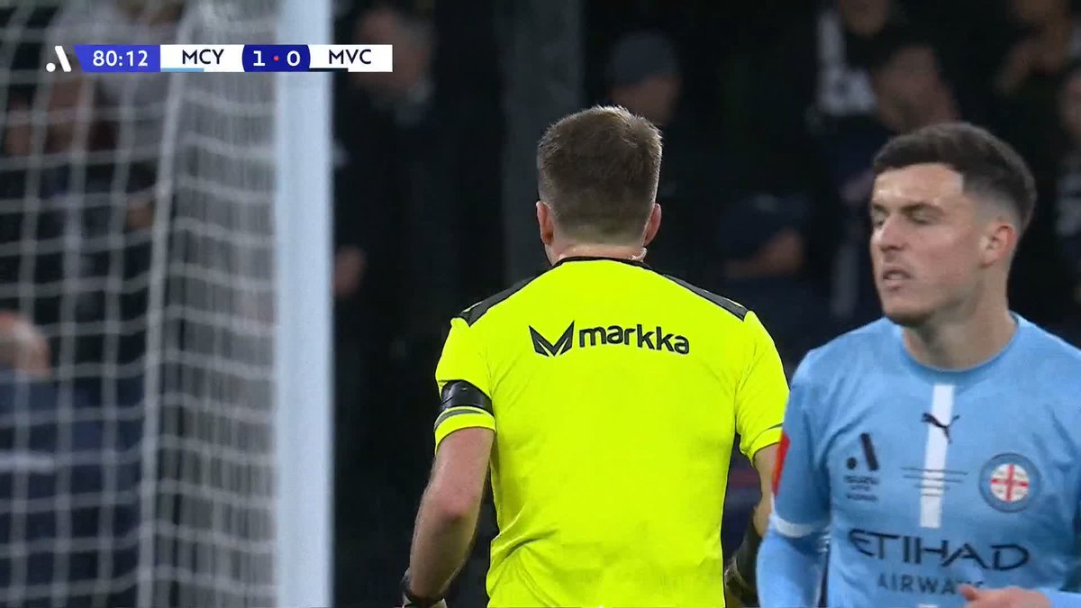 A huge handball shout for Melbourne Victory...but it's overlooked The drama continues to climb in the #ALeagueGF as City cling to a 1-0 advantage #MCYvMVC is live now on Paramount+ 📺