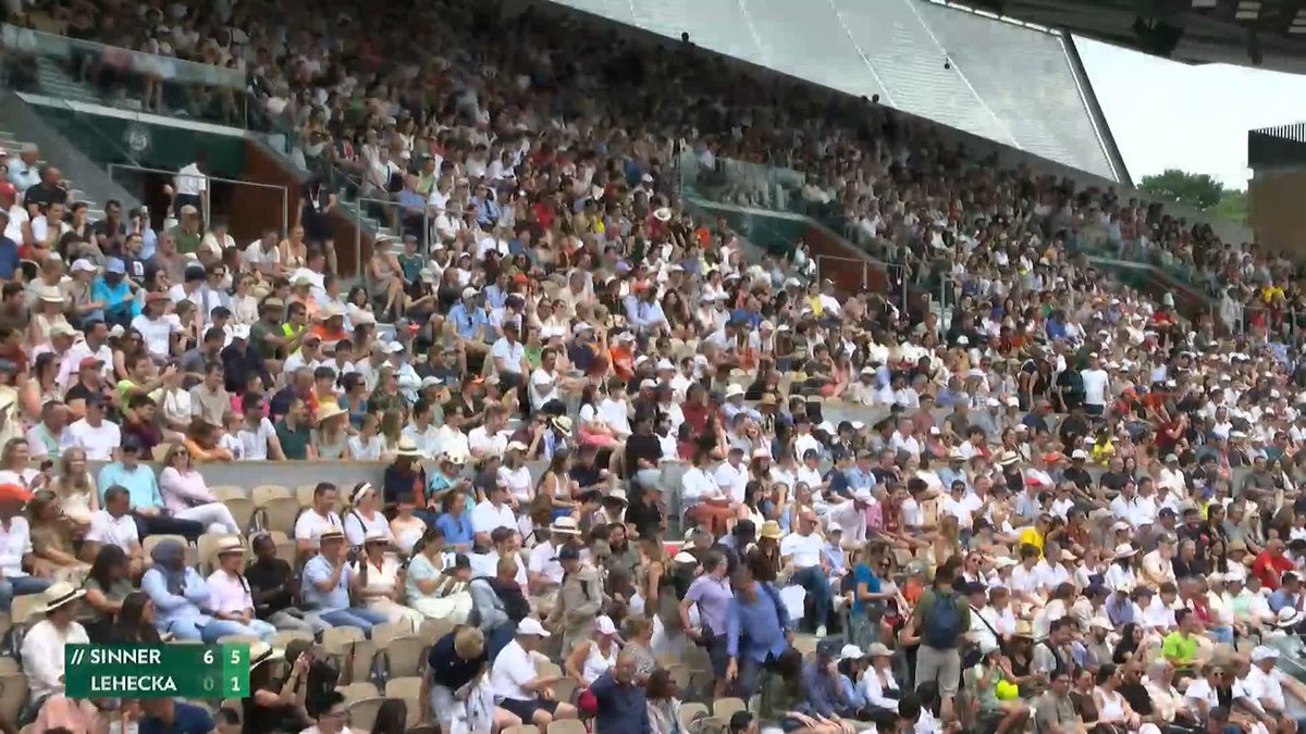 Jiri gets his first game on the board, and hypes up the Lenglen crowd 😅 #RolandGarros