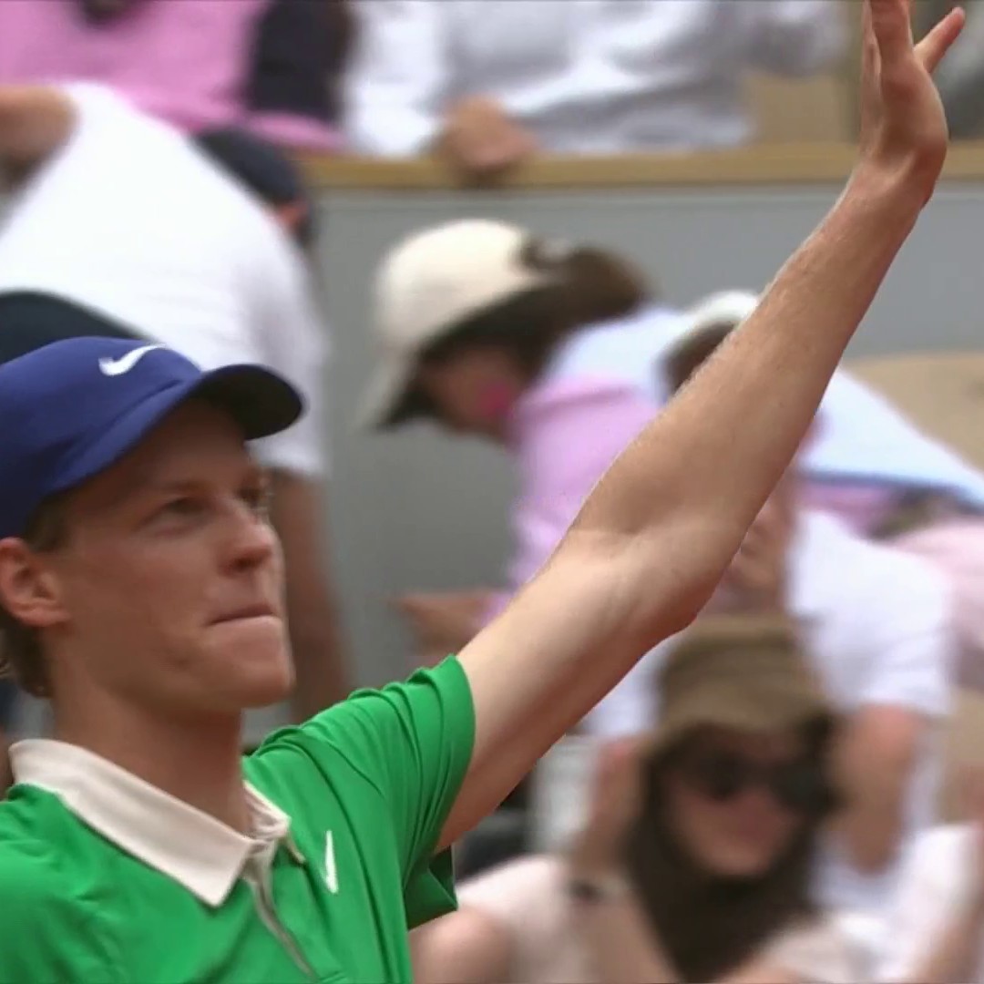 A masterclass by Jannik Sinner A great example of how to play on clay with great power, movement, balance, spin, slice and precision. Lehecka couldn't do much about this, too high a level. Sinner is into the last 16, he faces Rublev next. #RolandGarros
