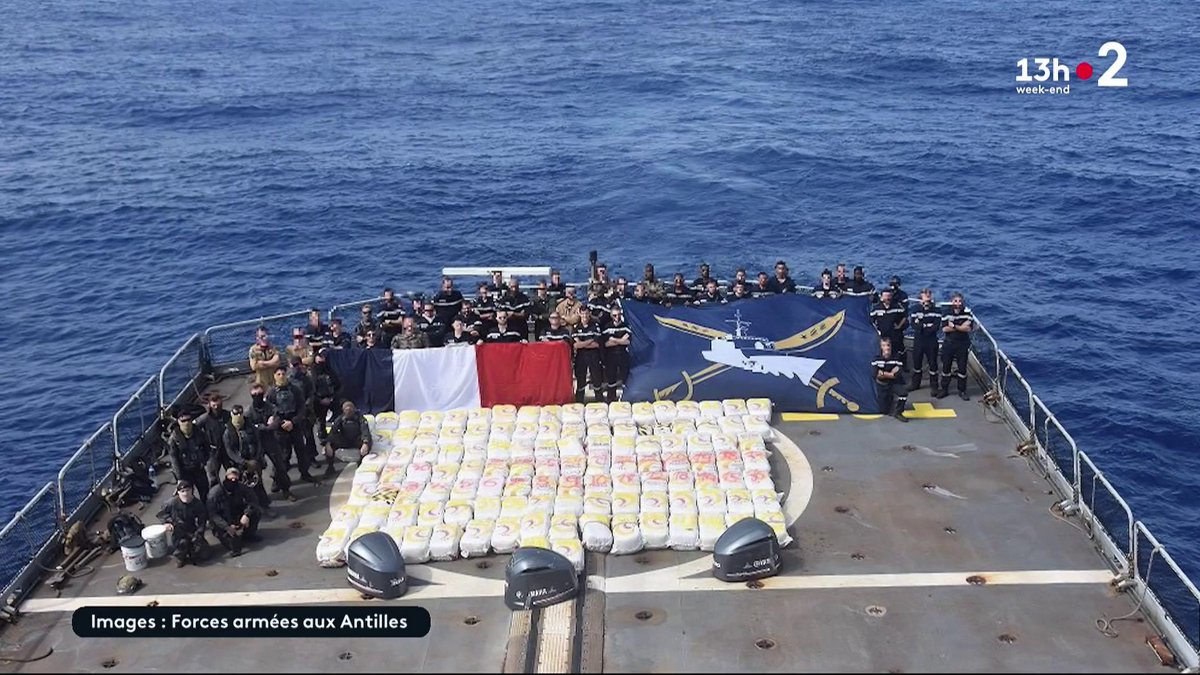 🚓 Près de 4 tonnes de drogue ont été saisies aux Antilles par la Marine nationale. 5 personnes ont été interpellées. #JT13h