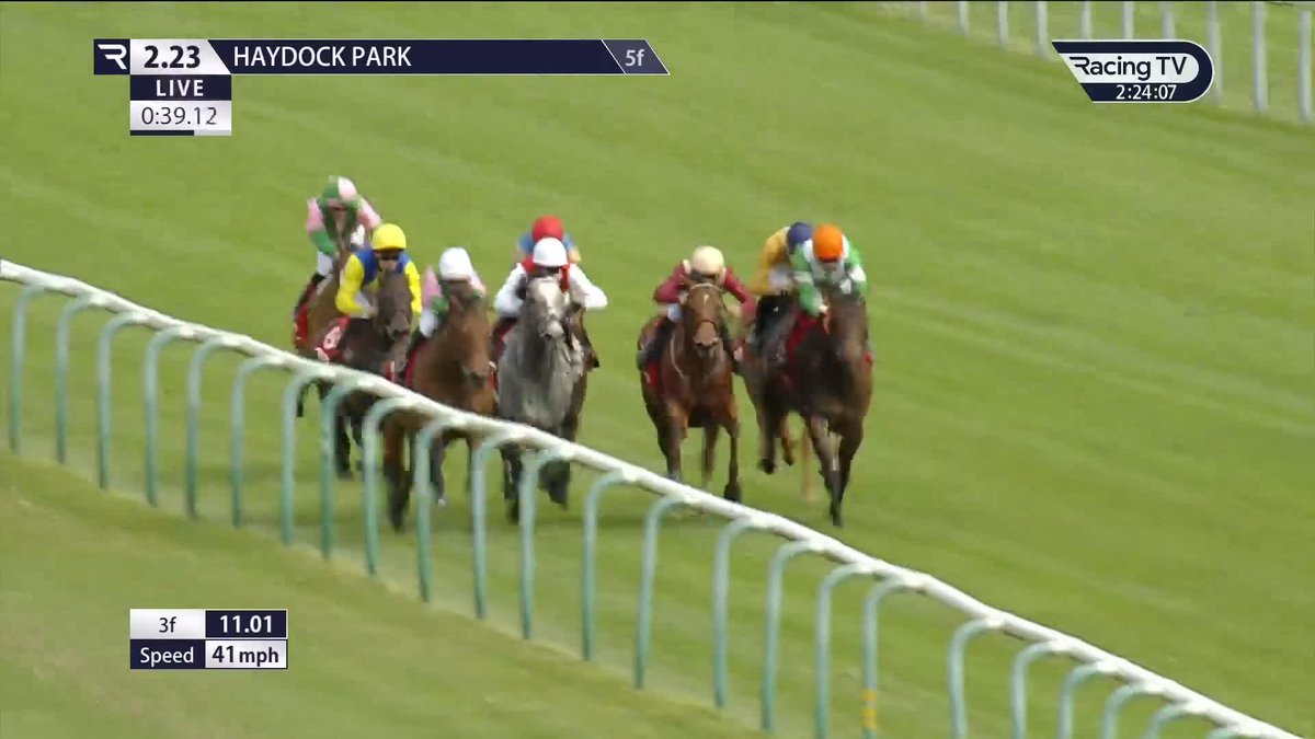 A gutsy performance from Balmoral Lady who cut through the pack and kicked on under Paul Mulrennan to win the Listed Betfred "The Classic Bookmaker" Achilles Stakes for Ed Walker Racing 👏
