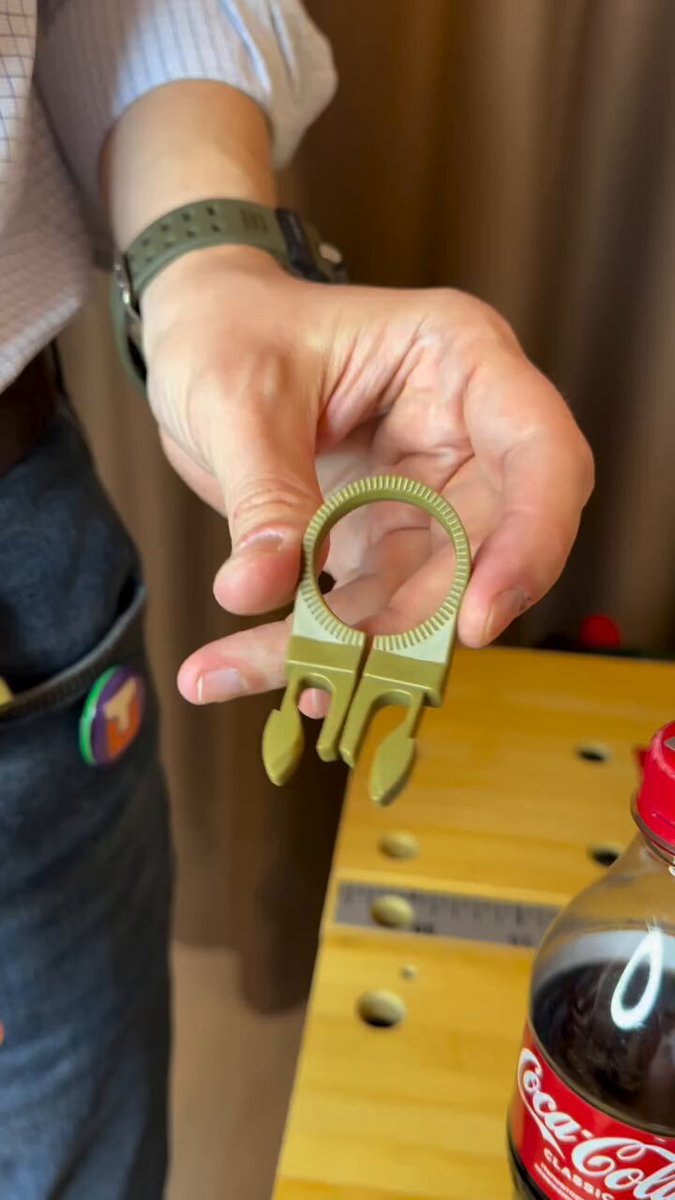 Bottle buckle clip