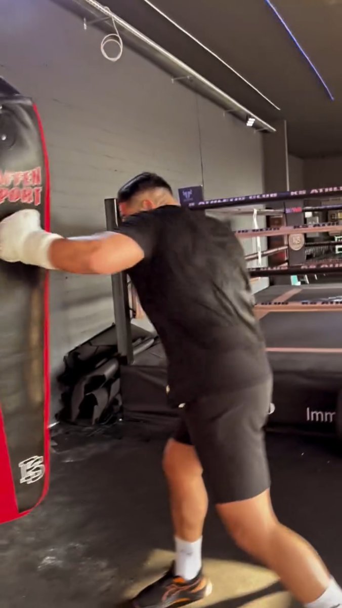 Agit Kabayel putting in the work on the heavy bag 💥 Who would you like to see him fight next❓