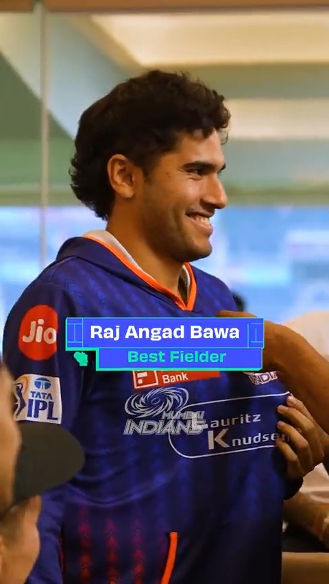 Not one, we had two 🔝 fielding performances in the Eliminator 👏 Boom & Bawa bagged the Dressing Room Best Fielders award in #GTvMI 🏅🔥 #MumbaiIndians #PlayLikeMumbai #TATAIPL