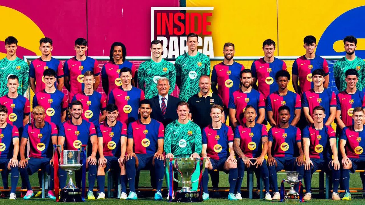 The making of this season’s official team photo 👀📸