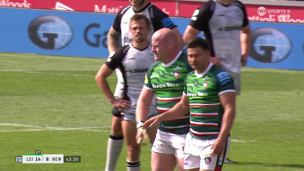 We're not crying, you are 😭 The Welford Road crowd celebrate Ben Youngs and Dan Cole 💚 Leicester Tigers | #GallagherPrem | #LEIvNEW