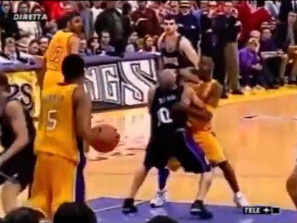 23 YEARS AGO TODAY Mike Bibby took a Kobe elbow to the face during the final seconds of the controversial GM6 of the 2002 WCF FREE THROWS (4th Quarter) Lakers: 27 - Kings: 9