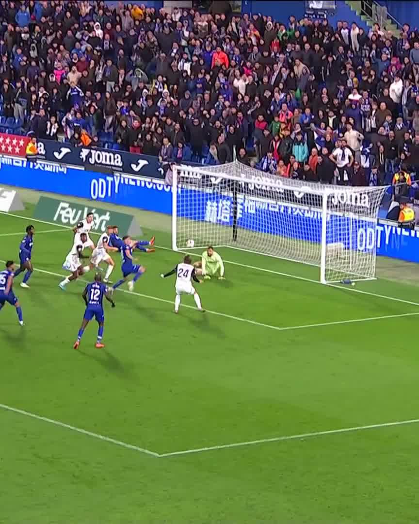 Mamardashvili giving out a corner kick for no reason.
