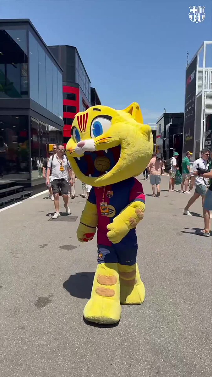 😺🏁CAT hit the Circuit de Barcelona, bringing that Barça energy to the heart of the F1 Grand Prix!