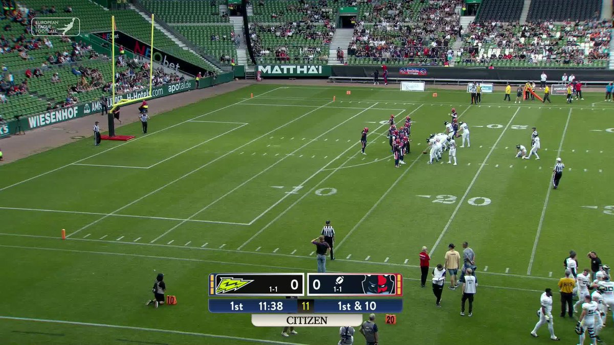 Simiram-Wilson picks off Tagovailoa on his first ELF career pass for 6! 🤯 📲 Tune into #SRGatHSD now.