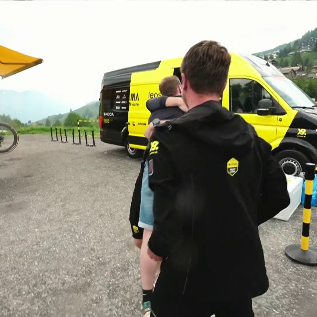 The Breakaway team react to Simon Yates taking the maglia rosa on Stage 20! 🔥