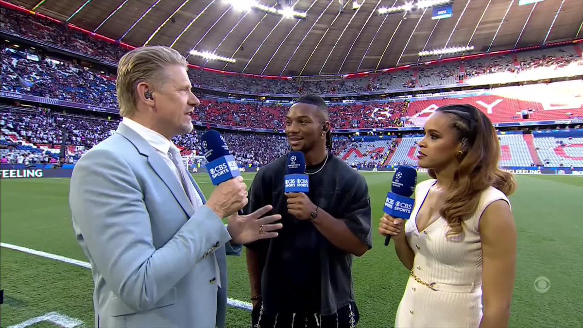 Safe to say Atlanta Falcons’ Bijan Robinson is a fan of the other kind of football ⚽😉