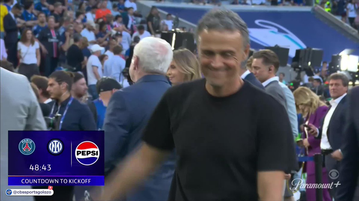 The #UCLToday crew gives Luis Enrique his flowers on a wonderful season before the final 💐