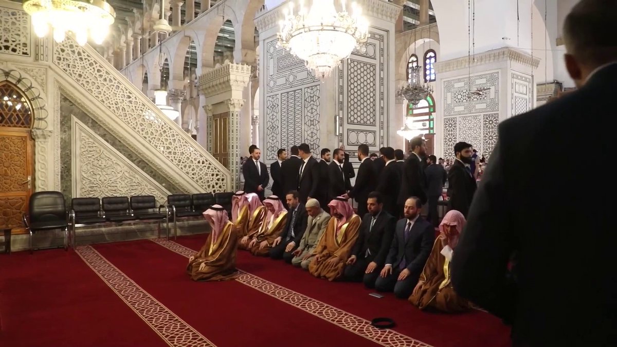 بعد انقطاع دام 14 عاما.. وزير الخارجية والوفد المرافق له يؤدون صلاتي الظهر والعصر في الجامع الأموي #الإخبارية