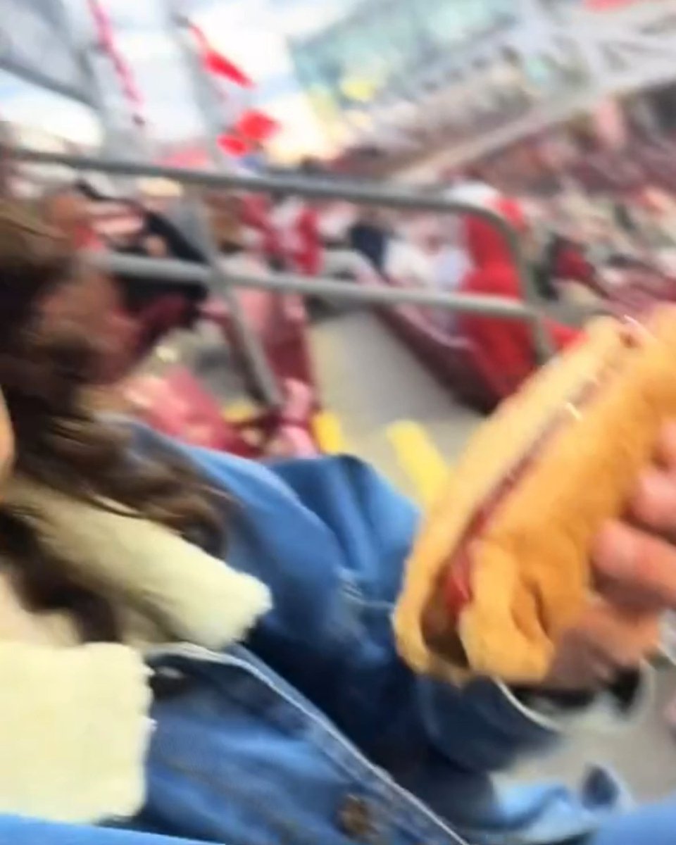 She tried drinking 9 beers and eating 9 hotdogs in 9 innings of baseball. You have to respect her level of commitment 😂👏 (via teeteebenny/TT)