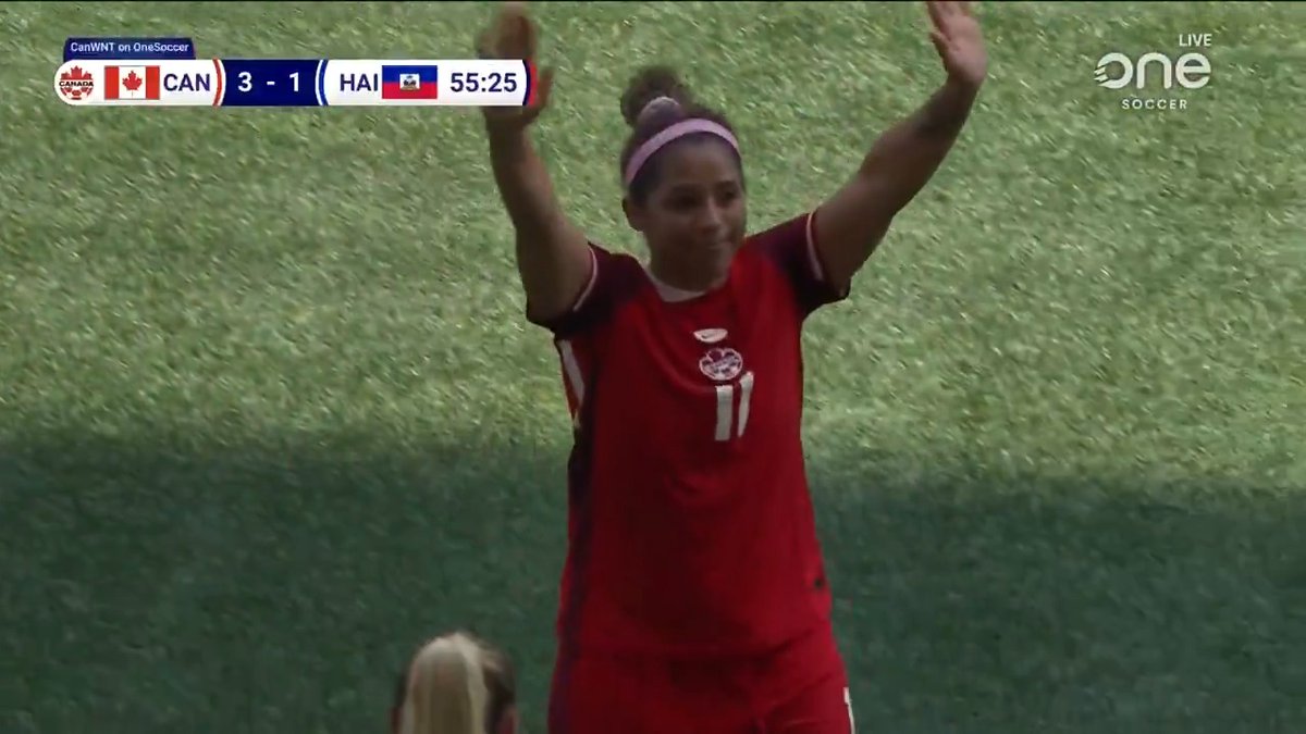 STANDING OVATION 👏 Desiree Scott is subbed off in her 188th and final appearance for the CANWNT, and the crowd erupts 🇨🇦 #CanWNT | 🔴 Watch LIVE on OneSoccer