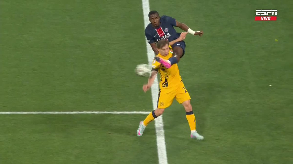 El segundo gol del París nació de esta recuperación de un excepcional WILLIAN PACHO, que no dio por pérdida la pelota. ¡ECUADOR SEÑORES!